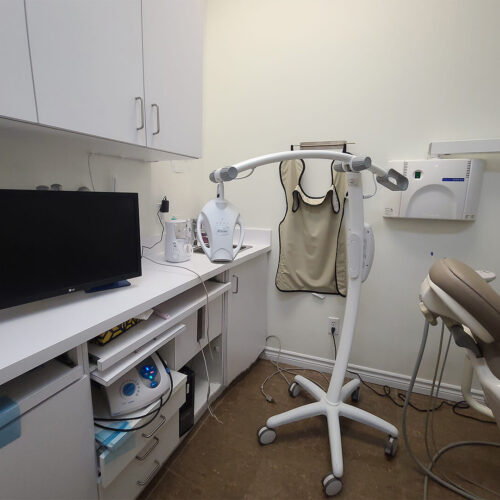 Image of Dr. Hajir Farahmand - Oak Ridges North Dental Clinic clinic - Dental Clinic Directory