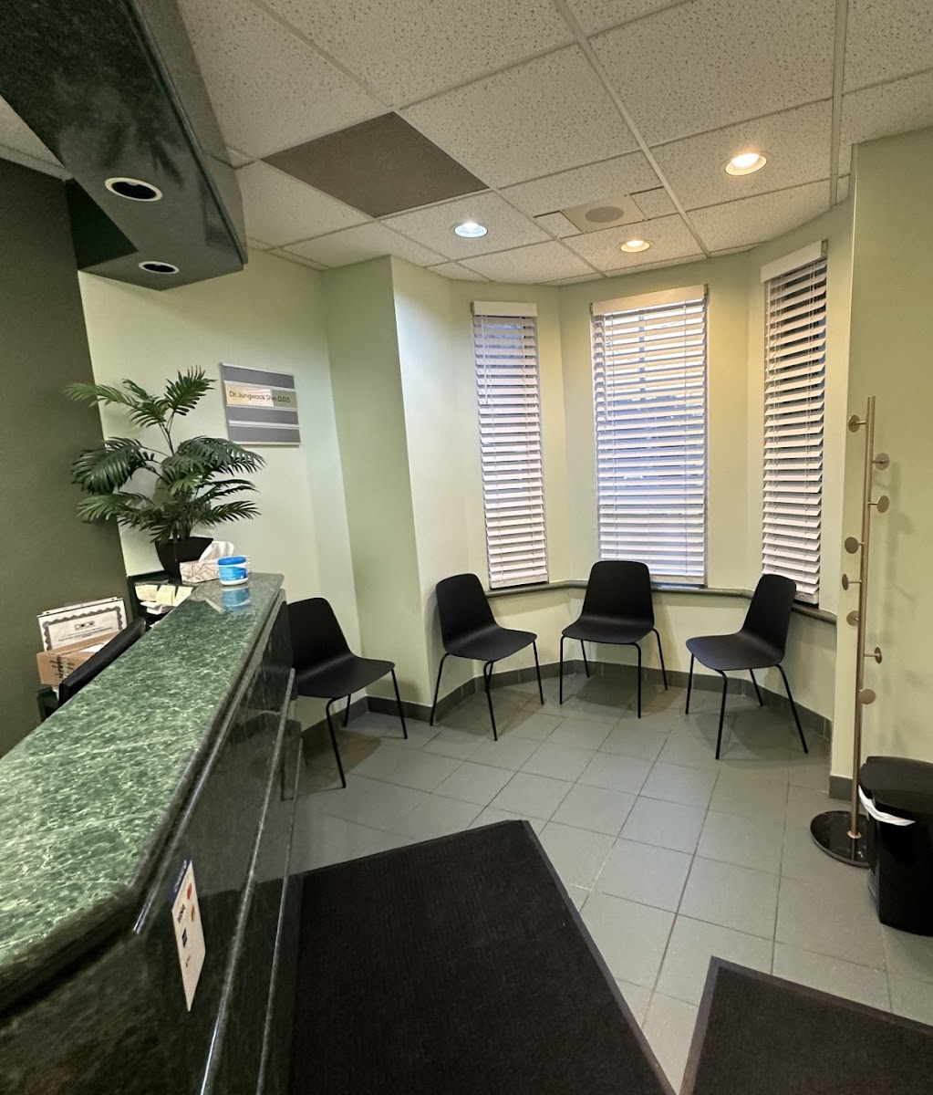 Image of Bloor Lansdowne Dental Centre clinic - Dental Clinic Directory